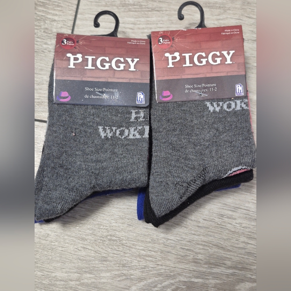 2 New PIGGY Kids 4pairs Crew Socks. Shoe Size 11-2. Total Of 8 Pairs.